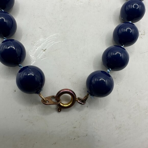 Vintage Faux Navy Blue Pearl Bead Necklace With Brass Clasp - Picture 3 of 3